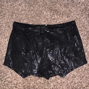 Black snake print skort XL